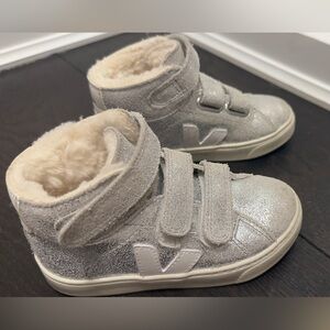 Veja Silver Sneakers with Velcro Closure and Sporty Design